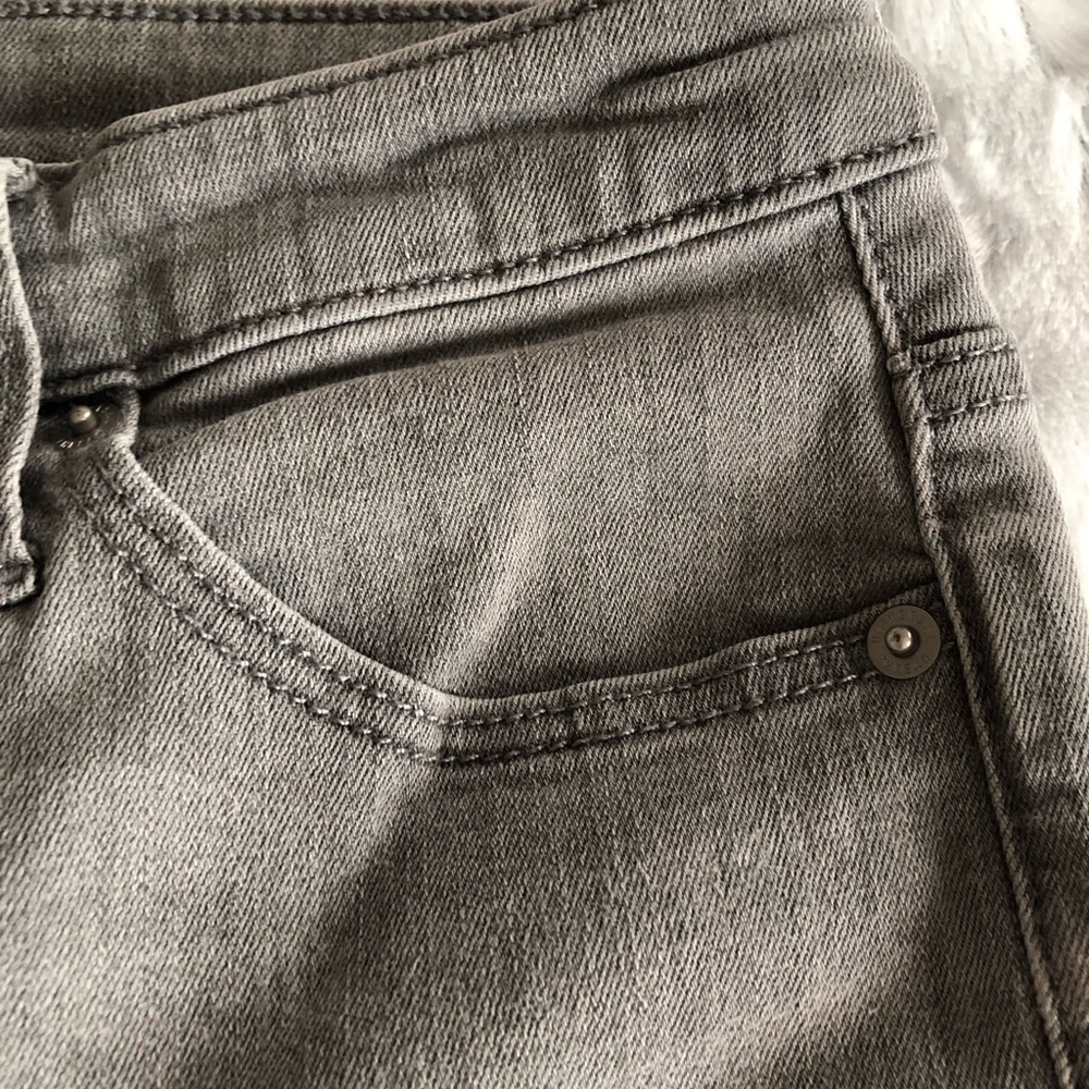 Universal Thread High Rise Skinny Jean - Picture 11 of 11
